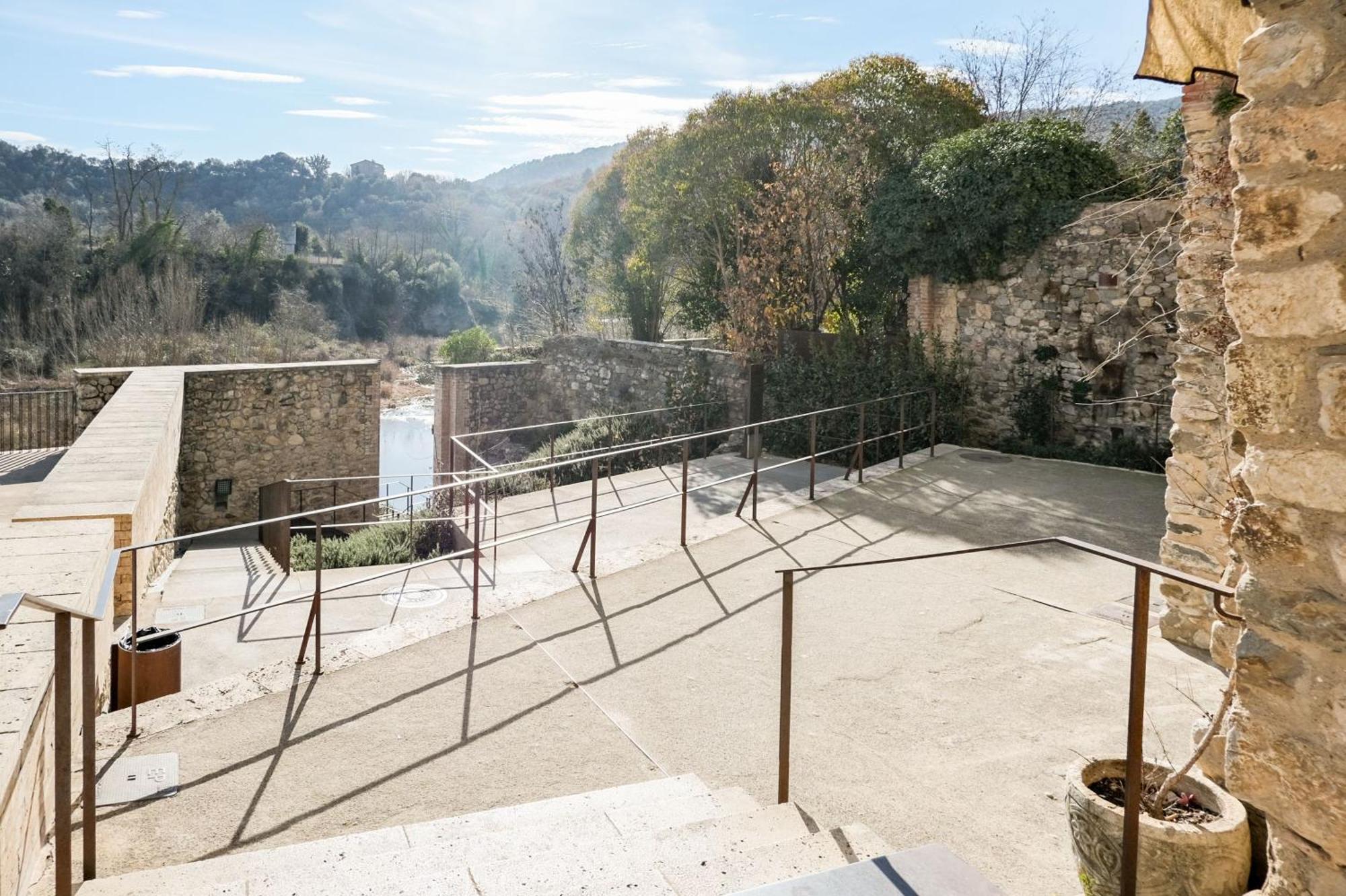 10 Del Pont Alojamiento Con Vistas Panoramicas Besalú Eksteriør bilde